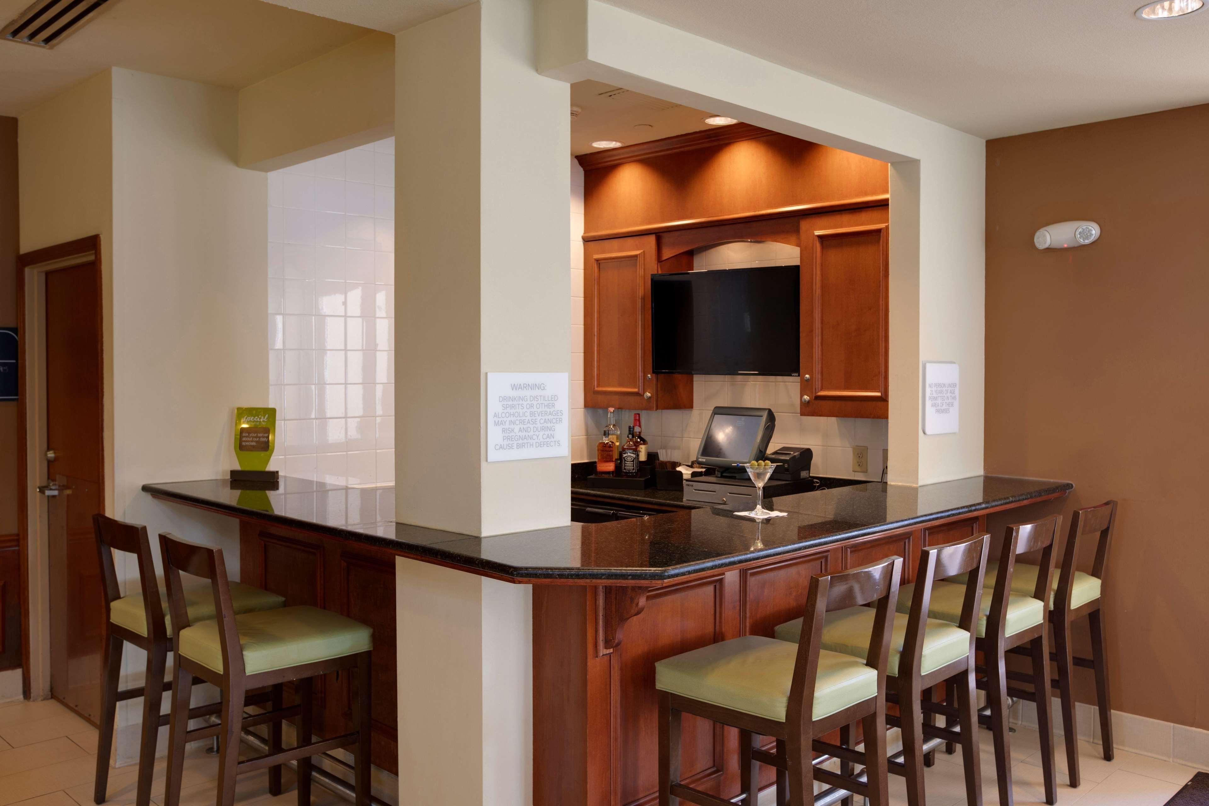Hilton Garden Inn Oklahoma City Airport Exterior photo
