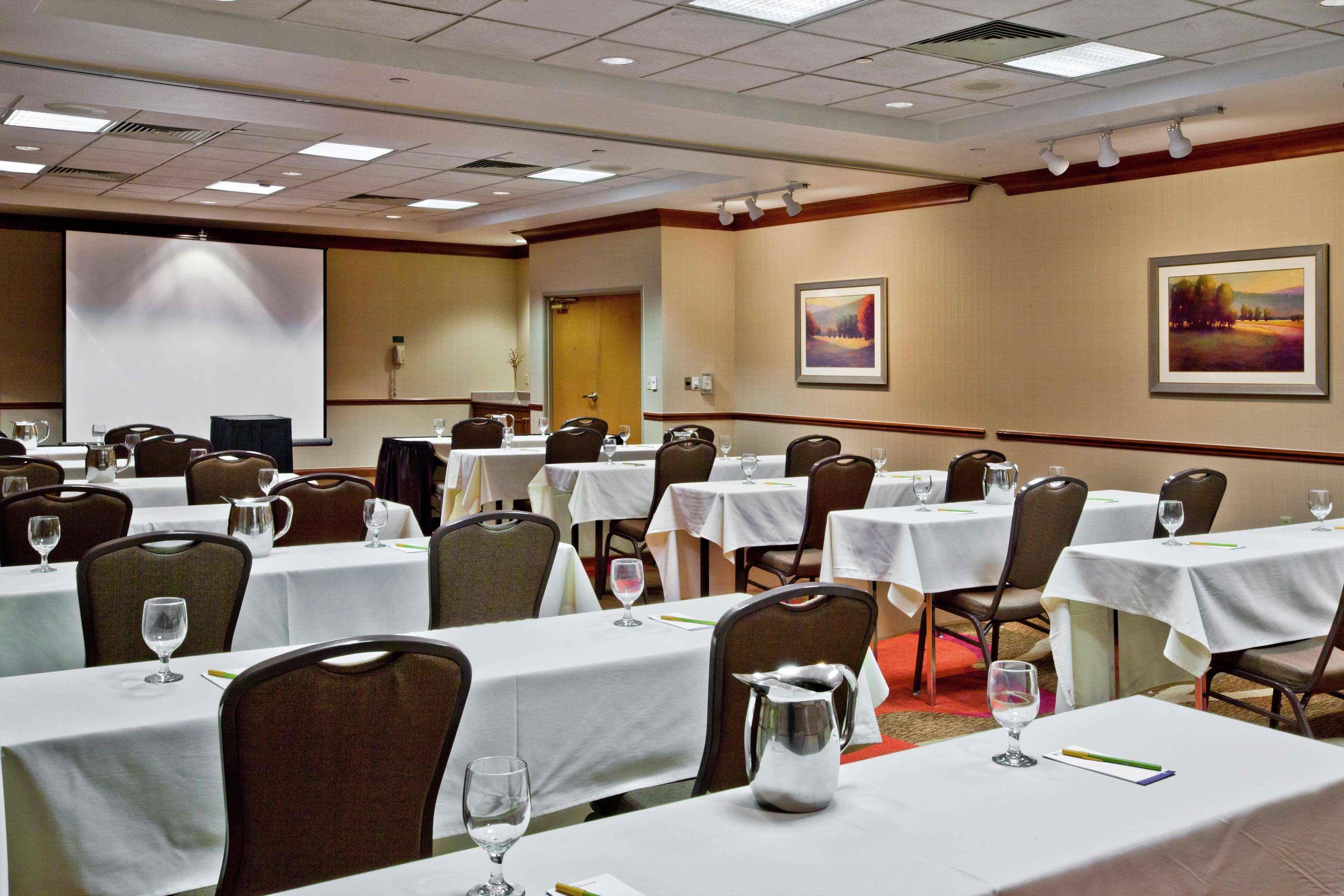Hilton Garden Inn Oklahoma City Airport Exterior photo