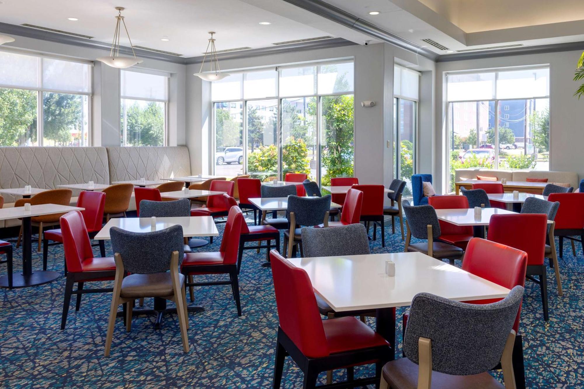 Hilton Garden Inn Oklahoma City Airport Exterior photo